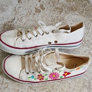 Floral Embroidered White Canvas Sneakers